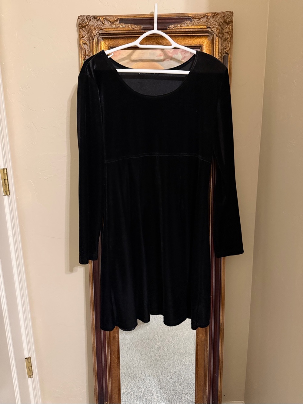 Source Unknown Black Velvet Mini Dress with Long Sleeves